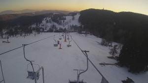 Snow park Paprsek - Lanovka - pohled dolů - 2.3.2023 v 17:08