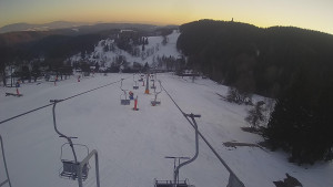 Snow park Paprsek - Lanovka - pohled dolů - 2.3.2023 v 17:13
