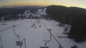 Snow park Paprsek - Lanovka - pohled dolů - 2.3.2023 v 17:18