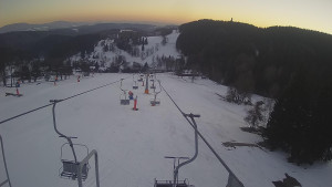 Snow park Paprsek - Lanovka - pohled dolů - 2.3.2023 v 17:23