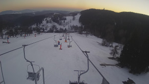 Snow park Paprsek - Lanovka - pohled dolů - 2.3.2023 v 17:33