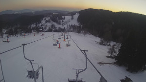 Snow park Paprsek - Lanovka - pohled dolů - 2.3.2023 v 17:38