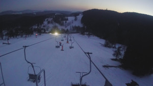 Snow park Paprsek - Lanovka - pohled dolů - 2.3.2023 v 18:08