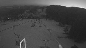 Snow park Paprsek - Lanovka - pohled dolů - 2.3.2023 v 18:18