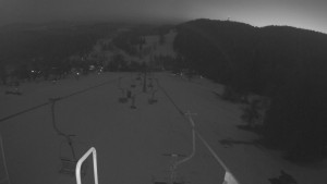 Snow park Paprsek - Lanovka - pohled dolů - 2.3.2023 v 18:23