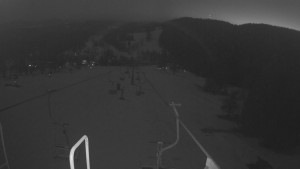 Snow park Paprsek - Lanovka - pohled dolů - 2.3.2023 v 18:28