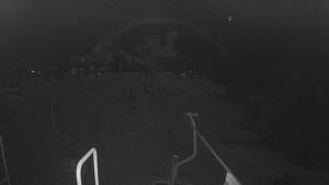 Snow park Paprsek - Lanovka - pohled dolů - 2.3.2023 v 19:03