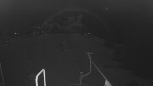 Snow park Paprsek - Lanovka - pohled dolů - 2.3.2023 v 19:08