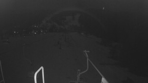 Snow park Paprsek - Lanovka - pohled dolů - 2.3.2023 v 19:13