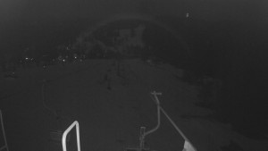 Snow park Paprsek - Lanovka - pohled dolů - 2.3.2023 v 19:28