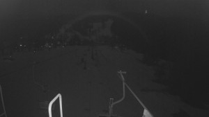 Snow park Paprsek - Lanovka - pohled dolů - 2.3.2023 v 20:03
