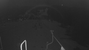 Snow park Paprsek - Lanovka - pohled dolů - 2.3.2023 v 20:38