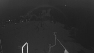 Snow park Paprsek - Lanovka - pohled dolů - 2.3.2023 v 20:43