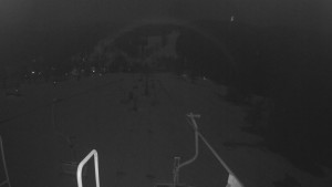 Snow park Paprsek - Lanovka - pohled dolů - 2.3.2023 v 21:03