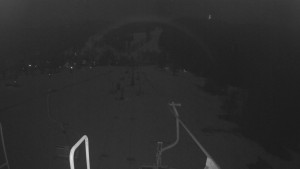 Snow park Paprsek - Lanovka - pohled dolů - 2.3.2023 v 21:23