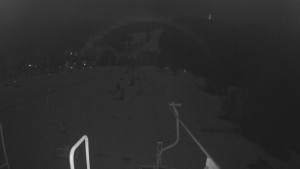 Snow park Paprsek - Lanovka - pohled dolů - 2.3.2023 v 21:38