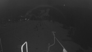 Snow park Paprsek - Lanovka - pohled dolů - 2.3.2023 v 22:03