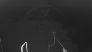 Snow park Paprsek - Lanovka - pohled dolů - 2.3.2023 v 23:13