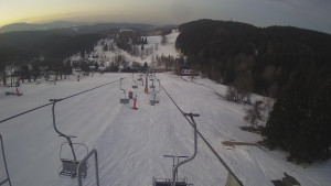 Snow park Paprsek - Lanovka - pohled dolů - 3.3.2023 v 06:13