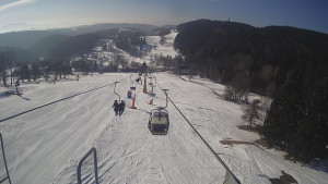 Snow park Paprsek - Lanovka - pohled dolů - 3.3.2023 v 09:08