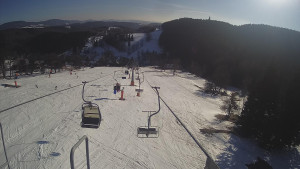 Snow park Paprsek - Lanovka - pohled dolů - 3.3.2023 v 15:23