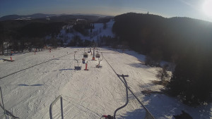 Snow park Paprsek - Lanovka - pohled dolů - 3.3.2023 v 16:03