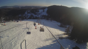 Snow park Paprsek - Lanovka - pohled dolů - 3.3.2023 v 16:23