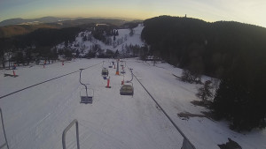 Snow park Paprsek - Lanovka - pohled dolů - 3.3.2023 v 17:03