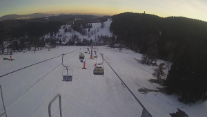 Snow park Paprsek - Lanovka - pohled dolů - 3.3.2023 v 17:18