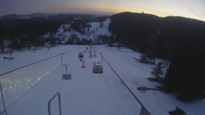 Snow park Paprsek - Lanovka - pohled dolů - 3.3.2023 v 18:03
