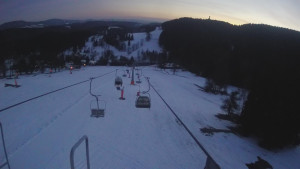 Snow park Paprsek - Lanovka - pohled dolů - 3.3.2023 v 18:08