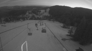 Snow park Paprsek - Lanovka - pohled dolů - 3.3.2023 v 18:13