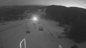 Snow park Paprsek - Lanovka - pohled dolů - 3.3.2023 v 18:18