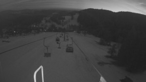 Snow park Paprsek - Lanovka - pohled dolů - 3.3.2023 v 18:23