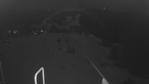 Snow park Paprsek - Lanovka - pohled dolů - 3.3.2023 v 20:53