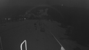 Snow park Paprsek - Lanovka - pohled dolů - 3.3.2023 v 21:03
