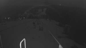 Snow park Paprsek - Lanovka - pohled dolů - 3.3.2023 v 21:48