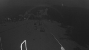 Snow park Paprsek - Lanovka - pohled dolů - 3.3.2023 v 21:53