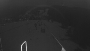 Snow park Paprsek - Lanovka - pohled dolů - 3.3.2023 v 22:53