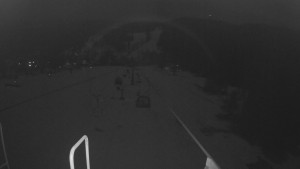 Snow park Paprsek - Lanovka - pohled dolů - 3.3.2023 v 23:18