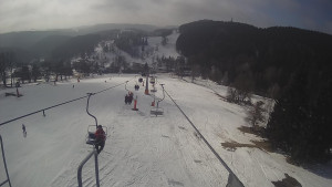 Snow park Paprsek - Lanovka - pohled dolů - 4.3.2023 v 10:33