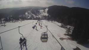 Snow park Paprsek - Lanovka - pohled dolů - 4.3.2023 v 10:58