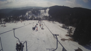 Snow park Paprsek - Lanovka - pohled dolů - 4.3.2023 v 12:03