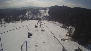 Snow park Paprsek - Lanovka - pohled dolů - 4.3.2023 v 12:08