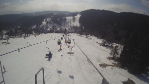 Snow park Paprsek - Lanovka - pohled dolů - 4.3.2023 v 12:13