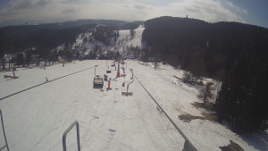 Snow park Paprsek - Lanovka - pohled dolů - 4.3.2023 v 13:03