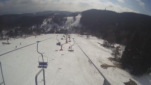 Snow park Paprsek - Lanovka - pohled dolů - 4.3.2023 v 13:28