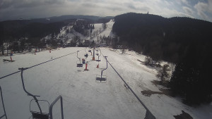 Snow park Paprsek - Lanovka - pohled dolů - 4.3.2023 v 13:33