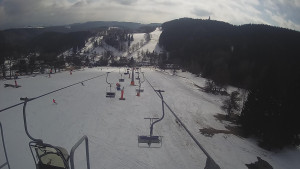 Snow park Paprsek - Lanovka - pohled dolů - 4.3.2023 v 13:38