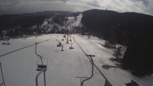 Snow park Paprsek - Lanovka - pohled dolů - 4.3.2023 v 13:43